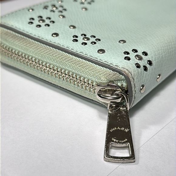 *RARE* COACH Border Stud Accordion Zip Wallet - Picture 4 of 16